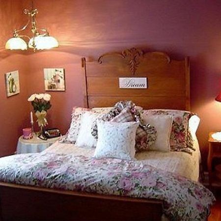 Clydesdale House Bed and Breakfast Barrie Esterno foto